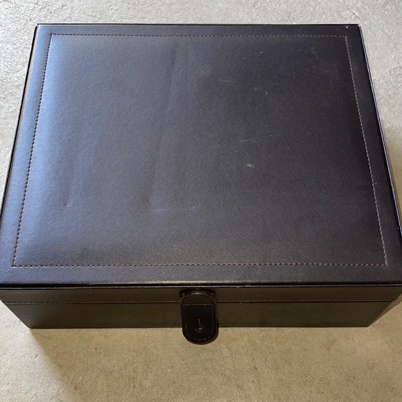 5/$10 Storage box with push down latch. - Picture 1 of 4